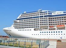 Το κρουαζιερόπλοιο MSC MUSICA στο λιμάνι του Πειραιά