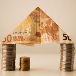 Τι σχέση έχουν οι φόροι με τα κόκκινα δάνεια; Έρχεται η δήλωση Airbnb