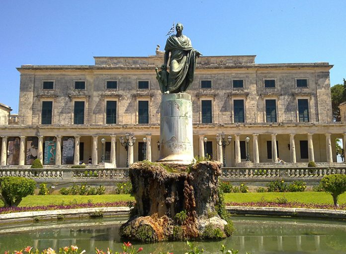 Κέρκυρα: «Βούλιαξε» το νησί για το Πάσχα