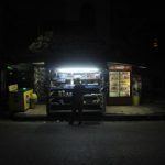 "Ξηλώνουν" ανενεργά περίπτερα στον Πειραιά
