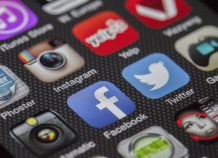 Facebook: Αναστολή λειτουργίας για 200 εφαρμογές Facebook: Αναστολή λειτουργίας για 200 εφαρμογές
