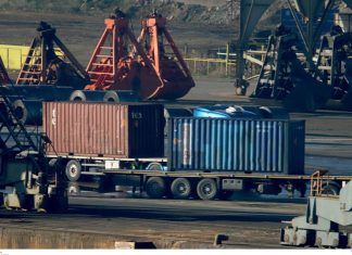 Θετικά μηνύματα για την εξαγωγική δραστηριότητα της χώρας, λαμβάνει ο Πανελλήνιος Σύνδεσμος Εξαγωγέων. Το πρώτο τρίμηνο του 2018 οι ελληνικές εξαγωγές, παρέμειναν σε ανοδική τροχιά παρά τις δυσκολίες που εξακολουθούν να υπάρχουν, σημειώνει σε ανακοίνωσή του ο Πανελλήνιος Σύνδεσμος Εξαγωγέων.