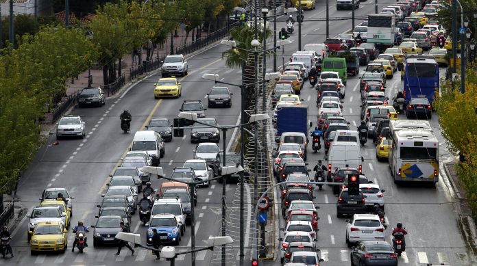 Καμία αλλαγή στα τέλη κυκλοφορίας λέει το ΥΠΟΙΚ