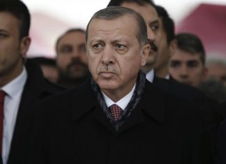 Οικονομολόγοι: Έχει ήδη ξεκινήσει η χρεοκοπία στην Τουρκία