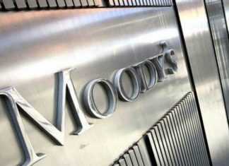 Με υποβάθμιση προειδοποιεί ο οίκος Moody's την Ιταλία