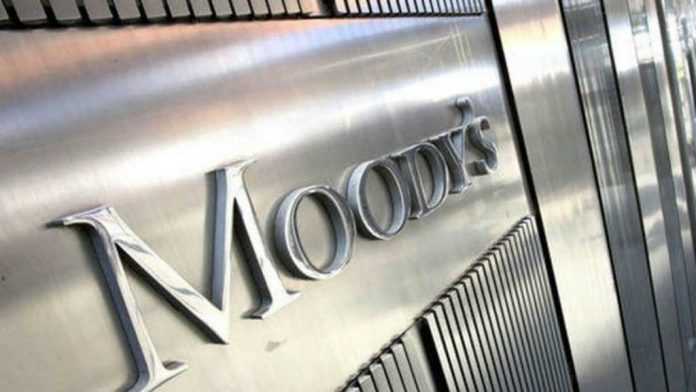 Με υποβάθμιση προειδοποιεί ο οίκος Moody's την Ιταλία