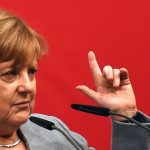 Με το... τσουβάλι τα ευρώ στα γερμανικά ταμεία