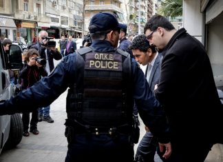 Ελεύθερος και δεύτερος Τούρκος στρατιωτικός