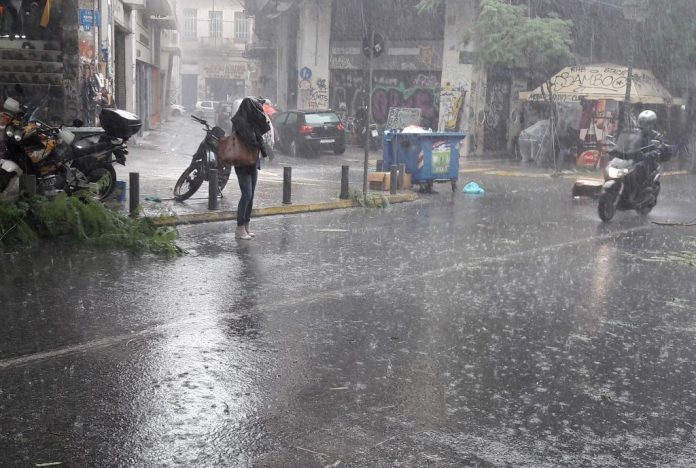 ΕΜΥ: Προειδοποιεί για καταιγίδες και χαλαζοπτώσεις