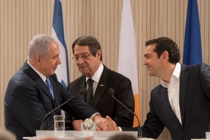 Στρατηγικής σημασίας για τις εξελίξεις στην Ανατολική Μεσόγειο, θεωρείται η συνεργασία των τριών ηγετών Ισραήλ, Κύπου και Ελλάδας στην κατασκευή του αγωγού East Med. Το φιλόδοξο πρότζεκτ, ενώνει ενεργειακά τις τρεις χώρες, αλλά και θέτει στο περιθώριο τις ενεργειακές φιλόδοξίες της Αγκυρας στην περιοχή.