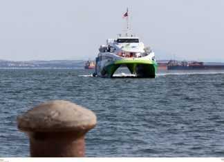 Ταλαιπωρία για 297 επιβάτες καταμαράν