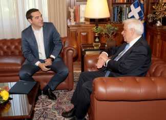 Τσίπρας σε Παυλόπουλο: Βιώσιμη λύση για το Σκοπιανό