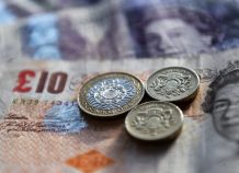 Προς χαμηλό έτους οδεύει η στερλίνα Προς χαμηλό έτους οδεύει η στερλίνα