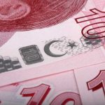 Η τουρκική λίρα υποχώρησε σήμερα στο ιστορικά χαμηλό επίπεδο των 8 λιρών ανά δολάριο