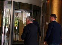 Πρώτη μέρα στο Χίλτον με δανειστές: Τα "αγκάθια" της διαπραγμάτευσης
