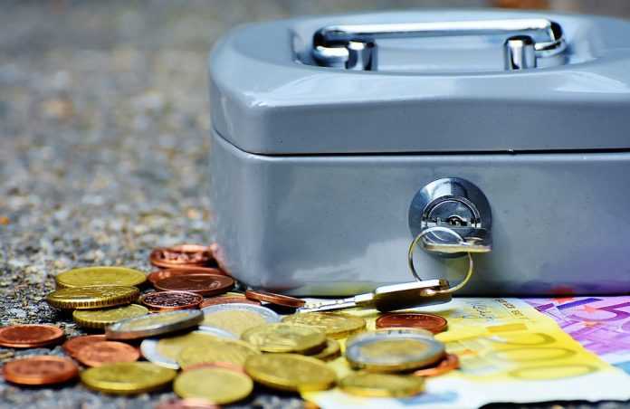 Σφράγισαν τον κουμπαρά οι Ελληνες - Δεν μένει τίποτα στην άκρη