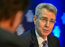 ζ. Πάιατ: Η άποψη της Ελλάδας ότι τα νησιά έχουν υφαλοκρηπίδα ταυτίζεται με αυτή των ΗΠΑ και της ΕΕ