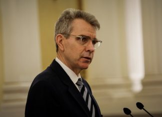 "Υμνοι" Πάιατ στην Ελλάδα, "χαστούκια" στην Τουρκία