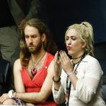 Η αναδοχή χωρίζει τις κοινοβουλευτικές συμμαχίες