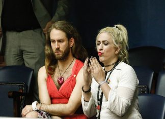 Η αναδοχή χωρίζει τις κοινοβουλευτικές συμμαχίες