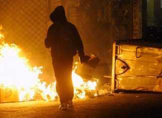 Νύχτα επεισοδίων για την Αθήνα: "Πόλεμος" με μολότοφ στην Πατησίων