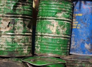 Σιγκαπούρη: Υποχωρεί η τιμή του πετρελαίου