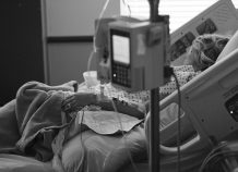 Στο στόχαστρο των Θεσμών οι ιδιωτικές κλινικές