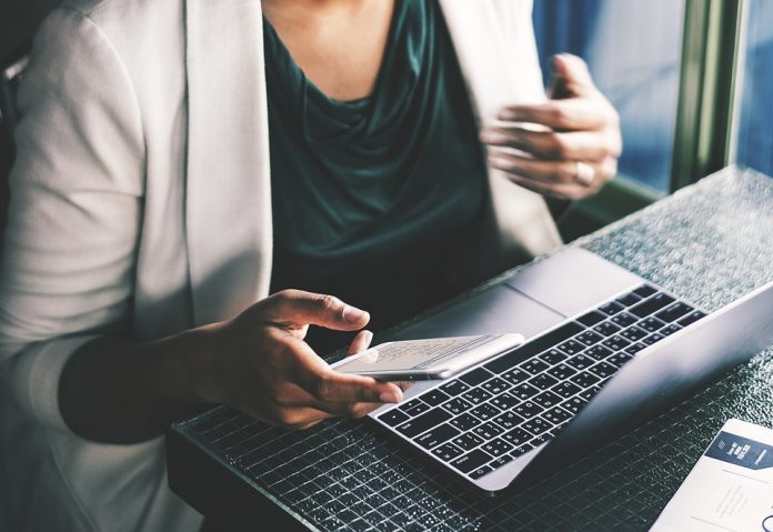 Τέλος 2% σε smartphones, tablets και ηλεκτρονικούς υπολογιστές