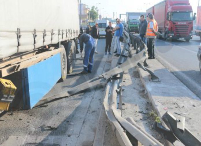 Τραγικό δυστύχημα στον Κηφισό: Νταλίκα 