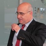 «Και τώρα τι θα γένουμε χωρίς βαρβάρους. Οι άνθρωποι αυτοί ήσαν μια κάποια λύσις». «Και τώρα τι θα γένουμε χωρίς βαρβάρους. Οι άνθρωποι αυτοί ήσαν μια κάποια λύσις».