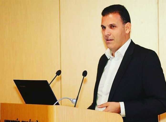 Μετά τη σακούλα σειρά να έχουν τα πλαστικά μπουκάλια και καλαμάκια