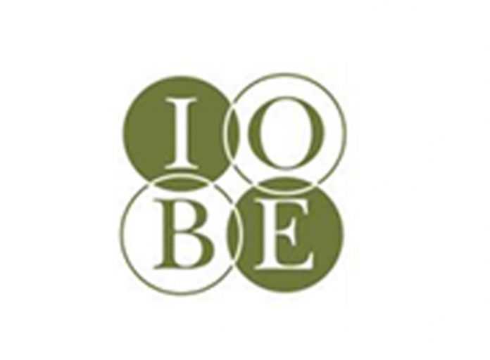 Μετά βίας τα βγάζει πέρα το 57% των Ελλήνων (pdf)