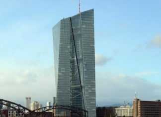 Η ΕΚΤ εξετάζει την πώληση «κόκκινων δανείων» μέσω πλατφόρμας και σε μικρότερους επενδυτές