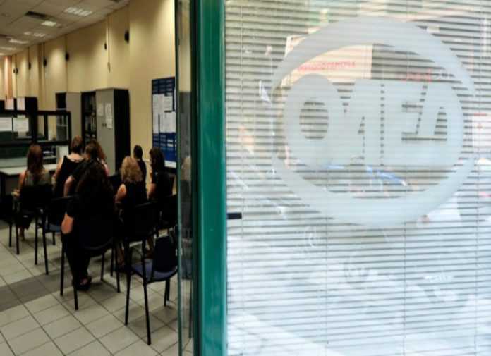 ΕΛΣΤΑΤ: Καθοδική η φετινή πορεία της ανεργίας