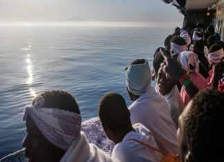 Ισπανία: Το πλοίο "Aquarius" έφτασε στη Βαλένθια