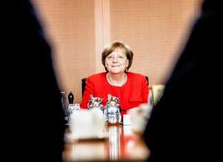 Guardian: "Η καταστροφή πλησιάζει και η Μέρκελ έχει την ευθύνη"