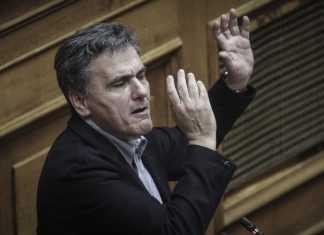Μειώσεις φόρων «βλέπει» ο Τσακαλώτος