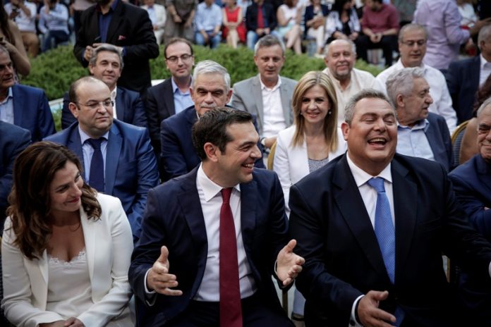 Φιλοφορονήσεις και πανηγυρισμοί για Τσίπρα - Καμμένο