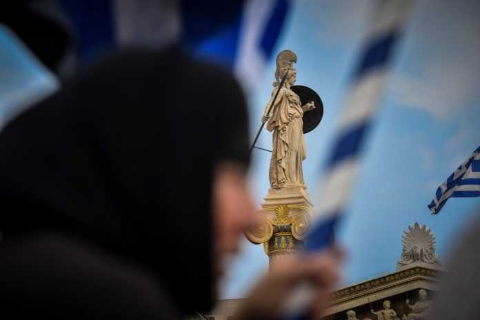 Ιερός πόλεμος για τις ταυτότητες: Ιερείς προσέφυγαν στο ΣΤΕ