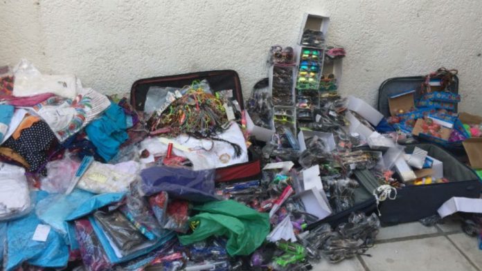 Kατασχέθηκαν 6.000 «μαϊμού» προϊόντα σε ελληνική παραλία
