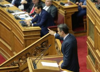 Μητσοτάκης καλεί Τσίπρα στη Βουλή για την Οικονομία