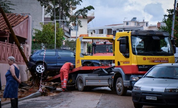 Πλημμύρες ξανά στη Μάνδρα - Εκλεισαν Εθνική οδός και διόδια Ελευσίνας (Φωτο - Βίντεο)
