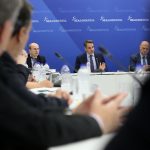 Σφοδρή επίθεση ΝΔ σε Τσίπρα: "Φαιδρή εικόνα με τη γραβάτα του Ζάεφ"