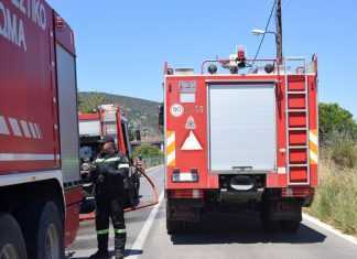 Στις φλόγες τυλίχθηκε φορτηγό στην Αττική Οδό - Κλειστή η έξοδος προς Ελευσίνα