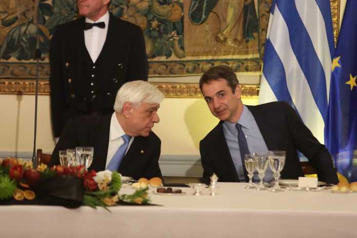 Συνάντηση με τον Παυλόπουλο ζητά εκτάκτως ο Μητσοτάκης