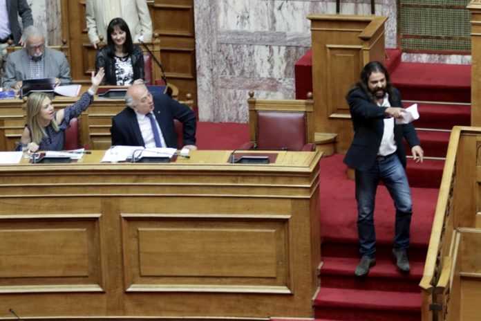 Τώρα τα μαζεύει: Τι αναφέρει σε δήλωσή του ο βουλευτής της ΧΑ