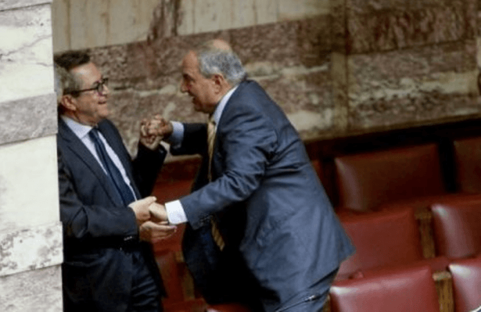 Τη βοήθεια Νικολόπουλου πήρε ο Καραμανλής στη Βουλή: Δείτε γιατί (Φωτο)