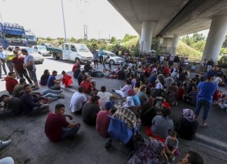 Επιχείρηση μετακίνησης 1.500 προσφύγων και μεταναστών από τη Μυτιλήνη