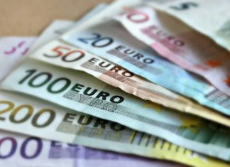 Αυξήθηκαν οι καταθέσεις νοικοκυριών και Δημοσίου τον Μάρτιο