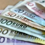 Ξοδεύουμε 8 δισ. ευρώ περισσότερα απ΄ όσα κερδίζουμε Ξοδεύουμε 8 δισ. ευρώ περισσότερα απ΄ όσα κερδίζουμε